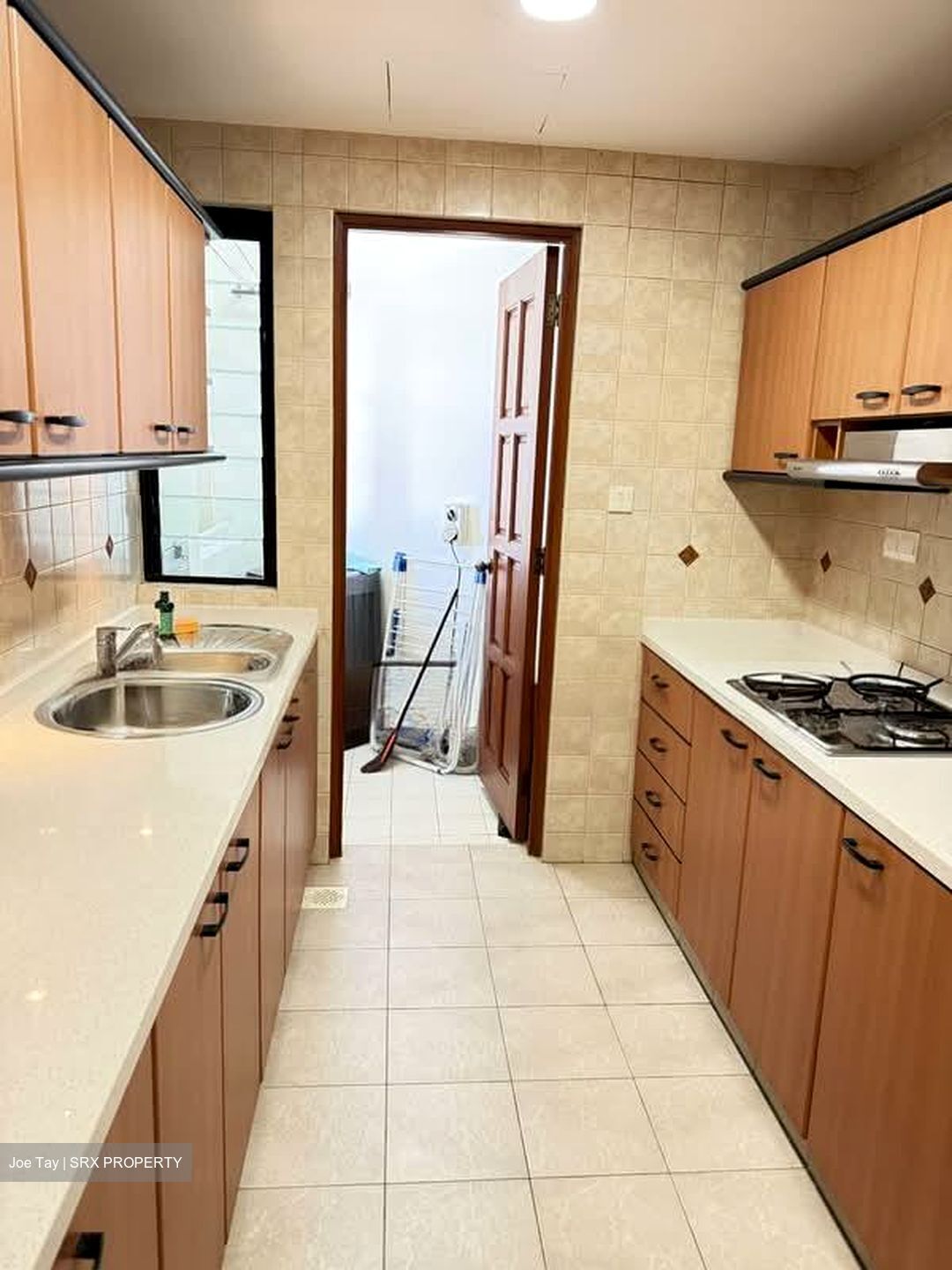Simsville (D14), Condominium #558786021